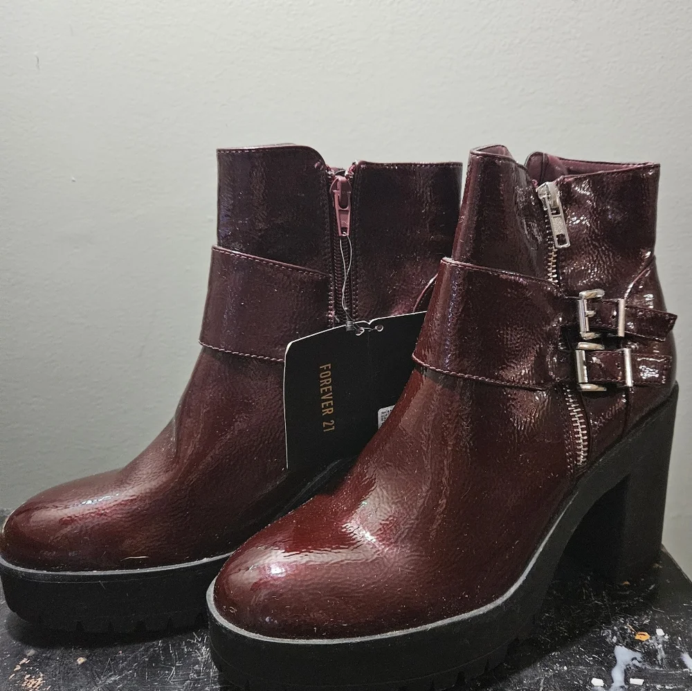 NWT!!! Dark red metallic ankle boots from Forever21 - Picture 2 of 7